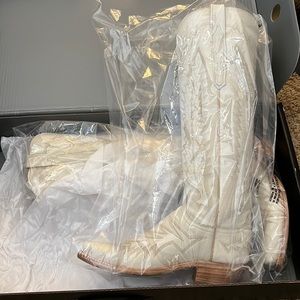 Perfect condition. Worn once/small 4 me and can’t return. In original packaging.